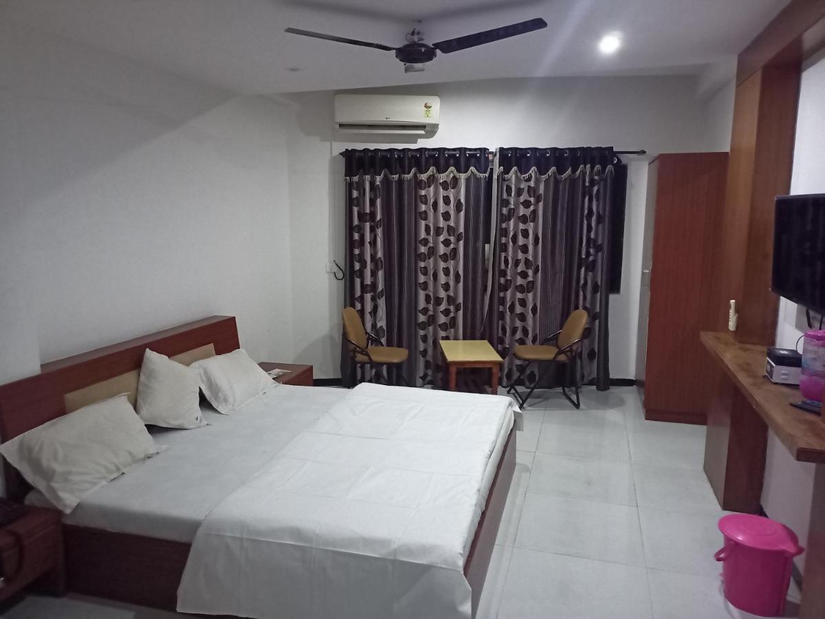 Hotel Dhruv Palace Trimbak Exterior photo