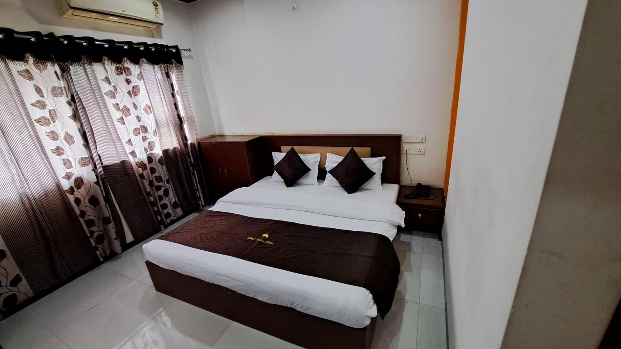 Hotel Dhruv Palace Trimbak Exterior photo