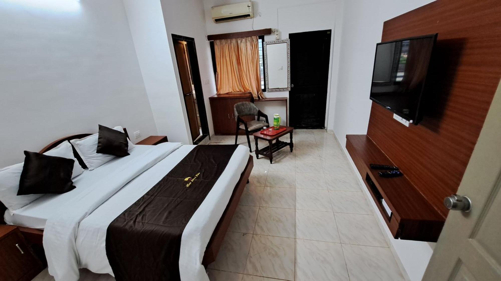 Hotel Dhruv Palace Trimbak Exterior photo
