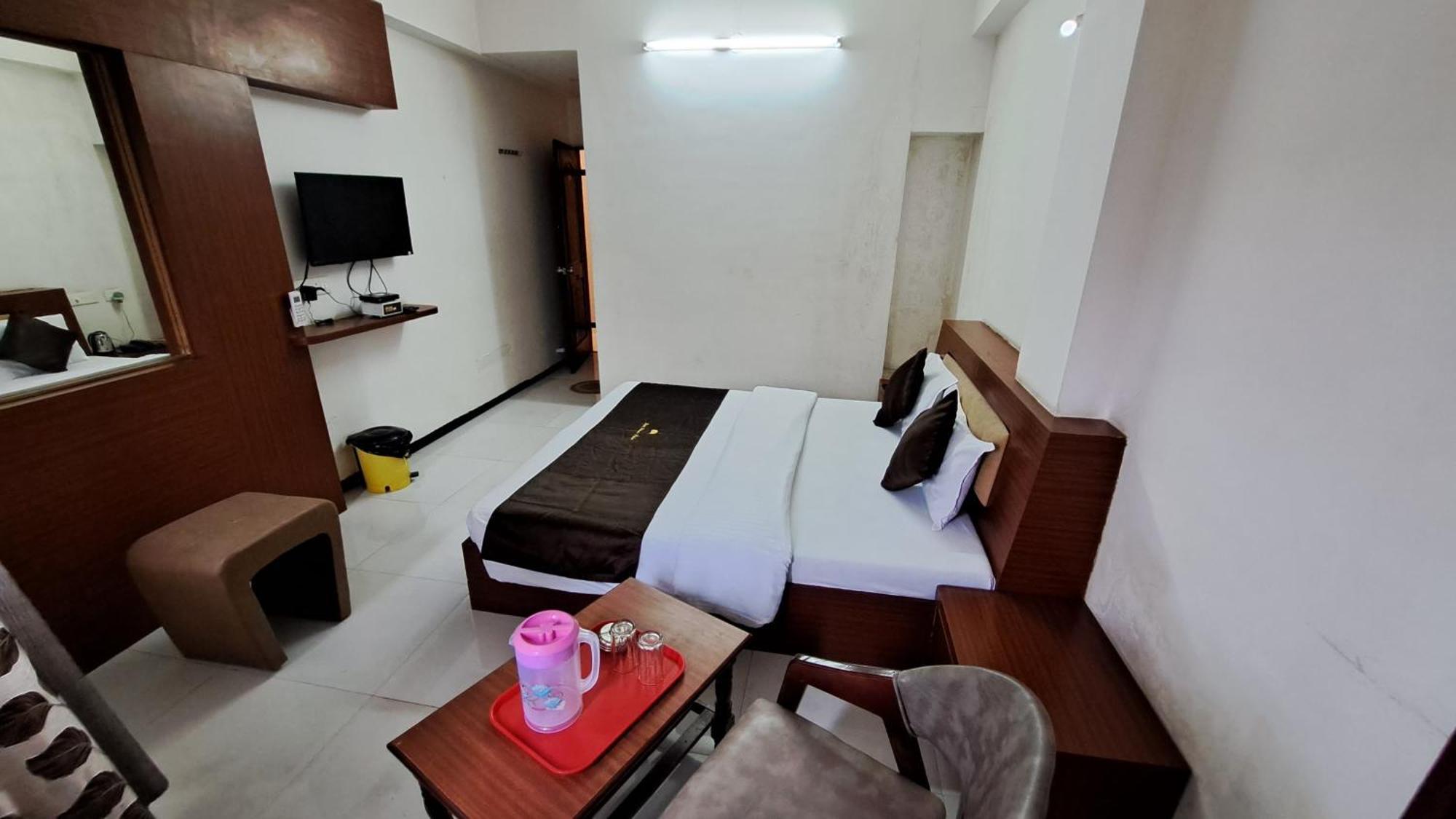 Hotel Dhruv Palace Trimbak Exterior photo