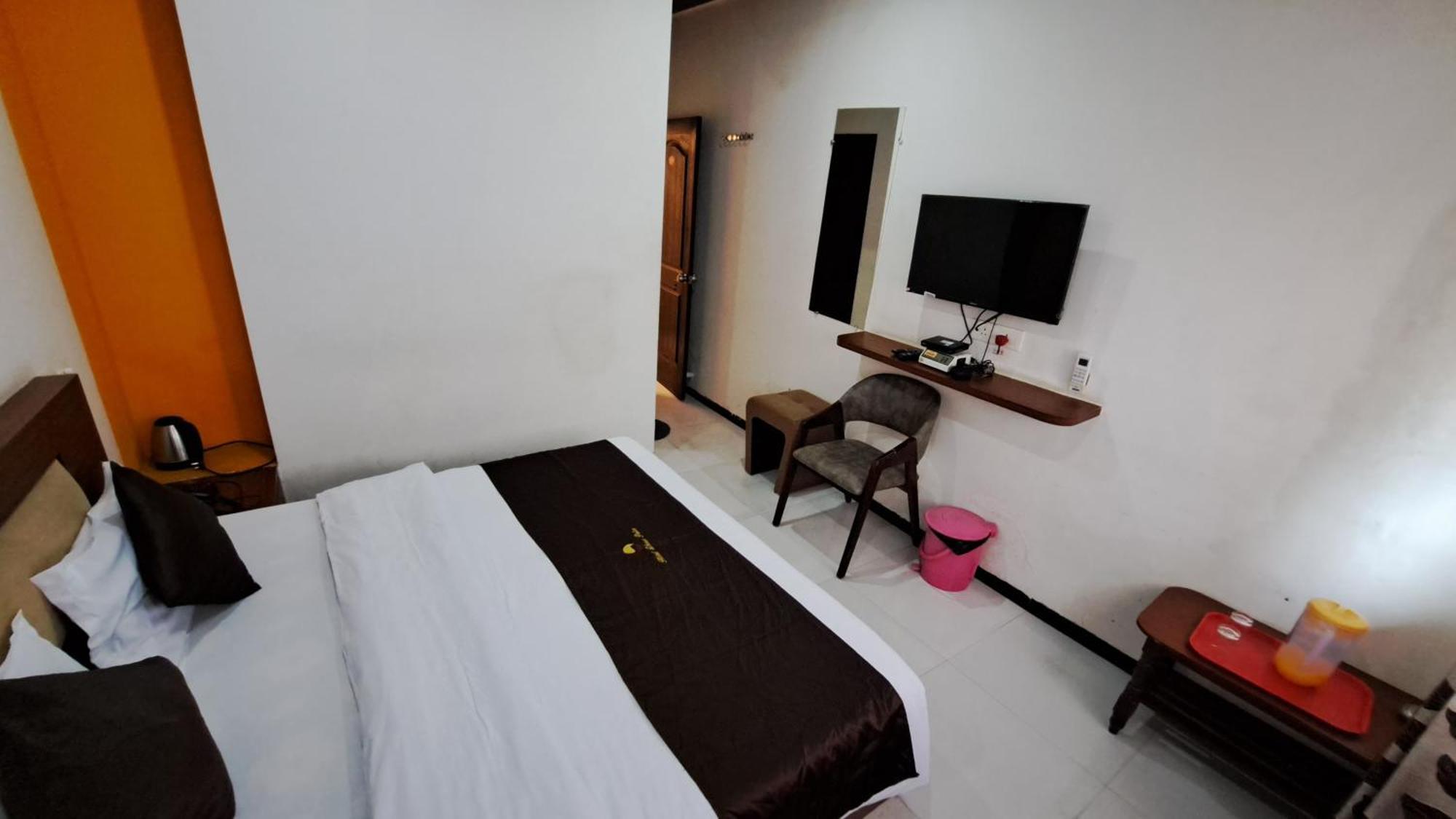 Hotel Dhruv Palace Trimbak Exterior photo