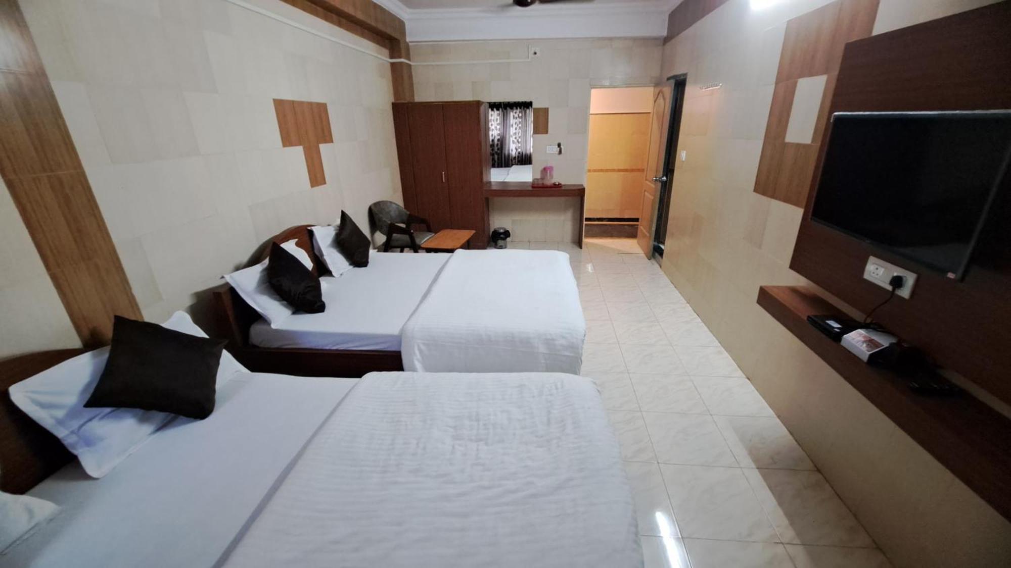 Hotel Dhruv Palace Trimbak Exterior photo