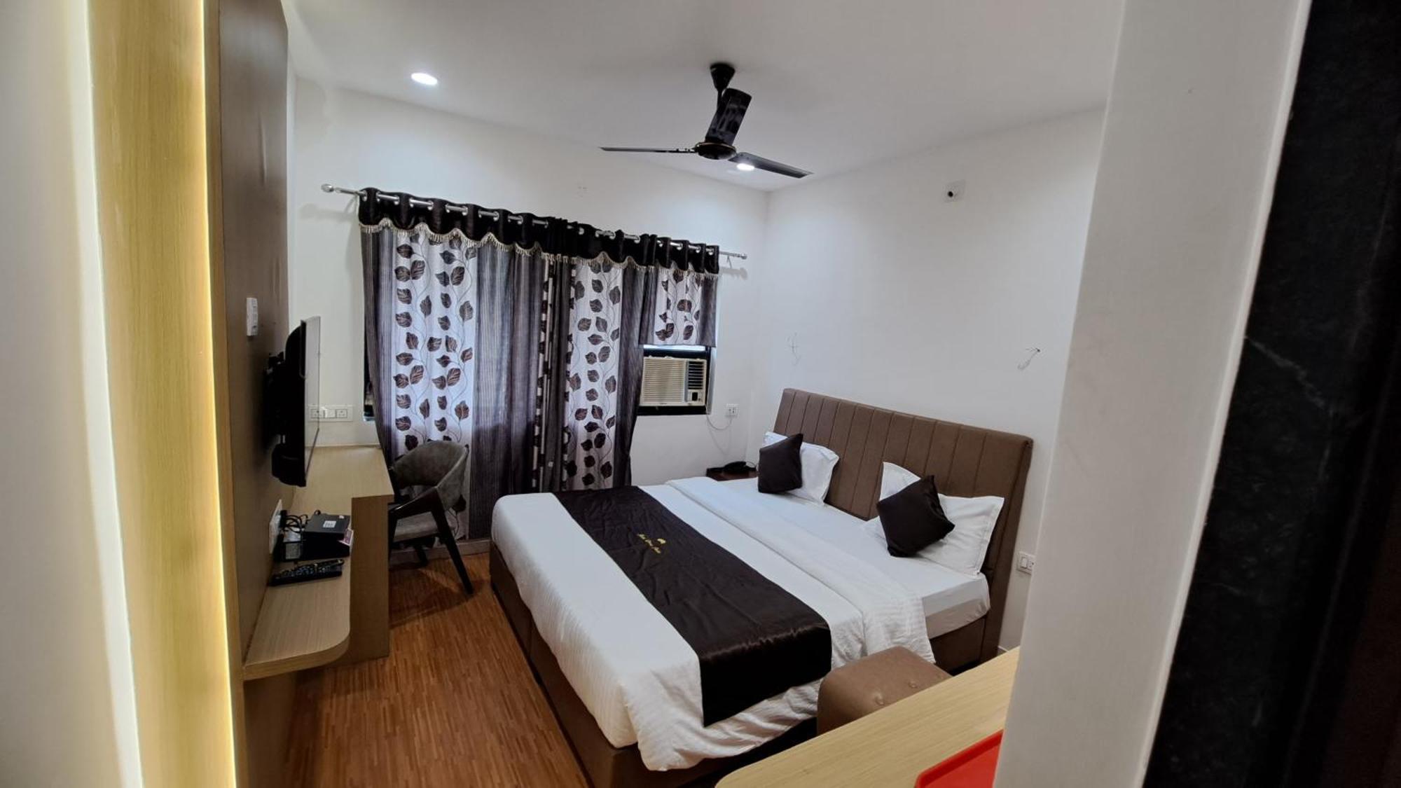 Hotel Dhruv Palace Trimbak Exterior photo