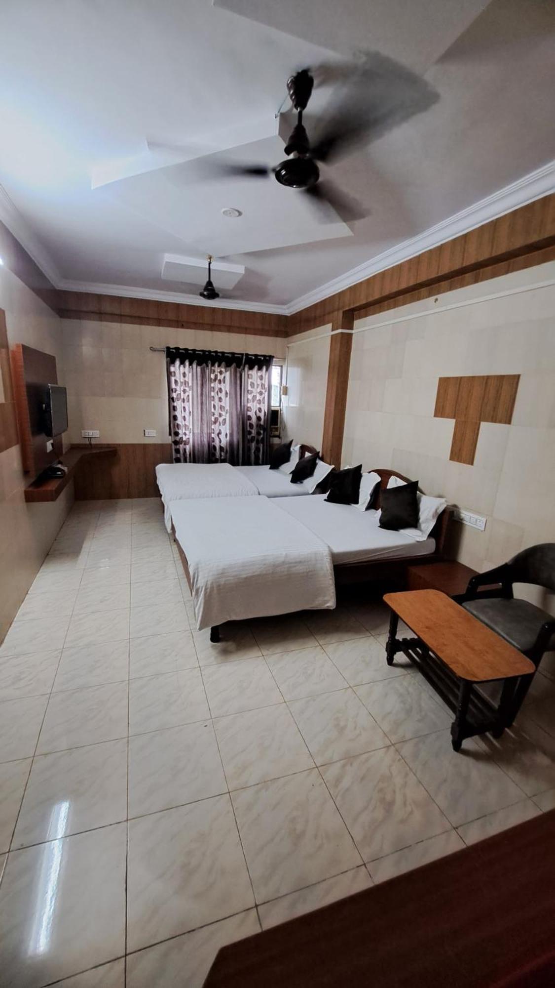 Hotel Dhruv Palace Trimbak Exterior photo