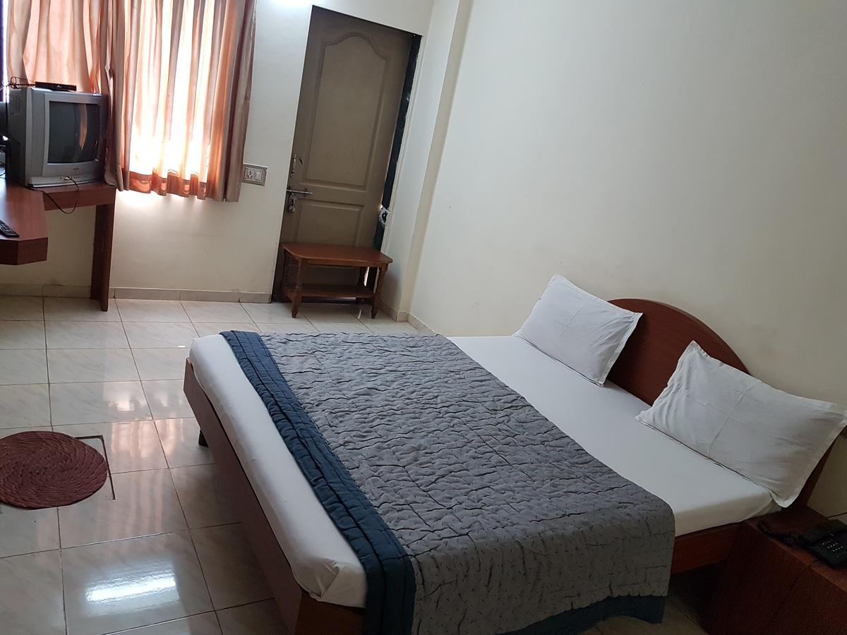 Hotel Dhruv Palace Trimbak Exterior photo