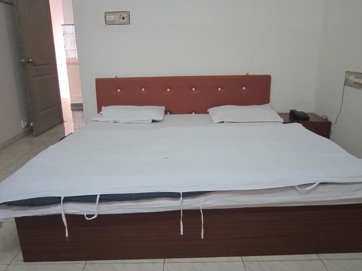 Hotel Dhruv Palace Trimbak Exterior photo